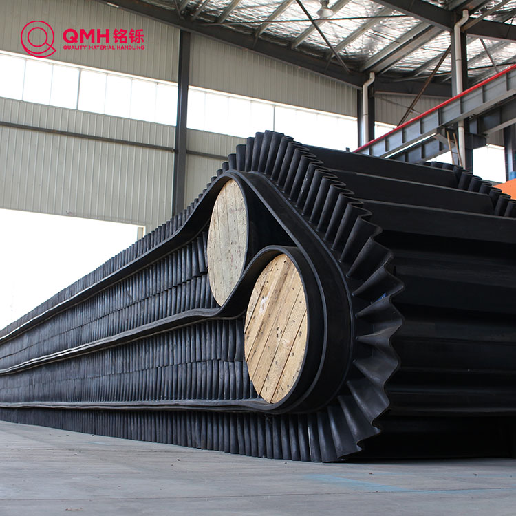 Corrugated sidewall conveyor belt