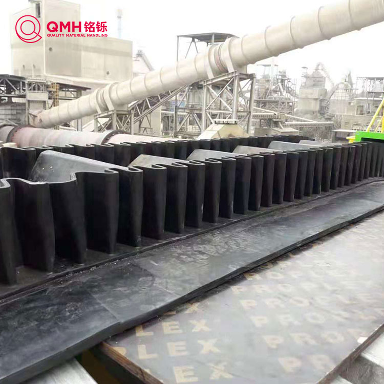 Corrugated sidewall conveyor belt