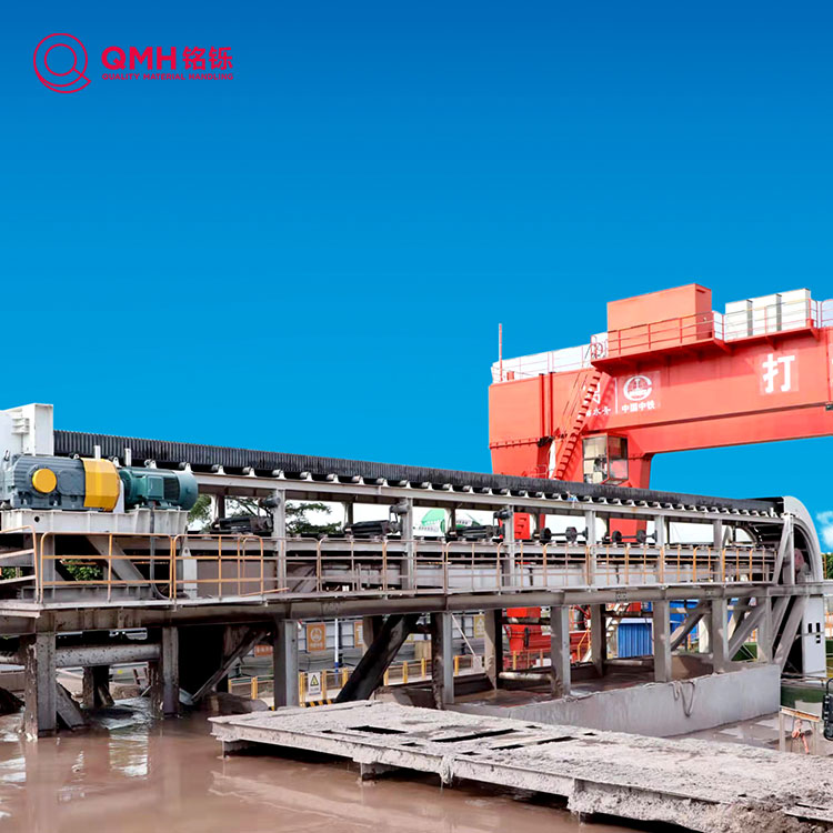 Corrugated sidewall conveyor belt